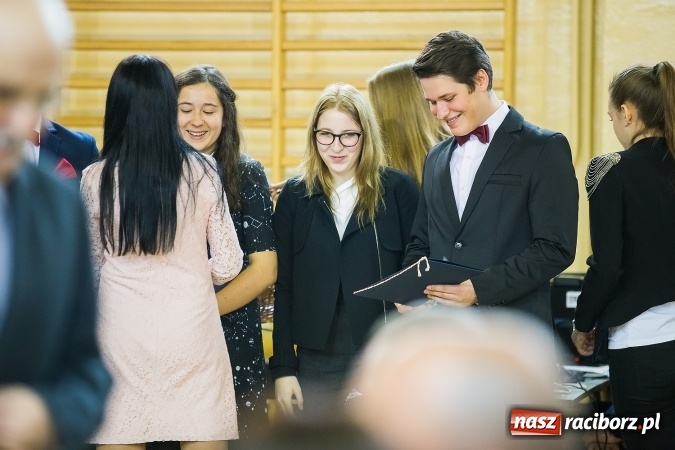 Zdjęcie w galerii na portalu naszraciborz.pl: II LO pożegnało maturzystów. Teraz już tylko egzamin dojrzałości wiadomości z regionu