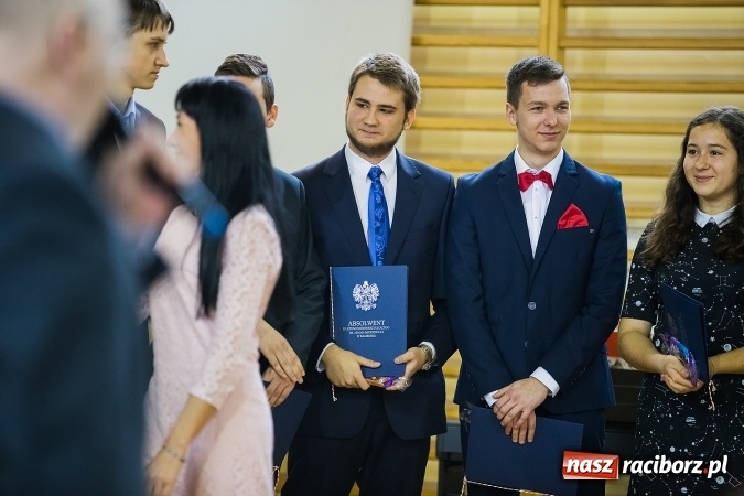 Zdjęcie w galerii na portalu naszraciborz.pl: II LO pożegnało maturzystów. Teraz już tylko egzamin dojrzałości wiadomości z regionu