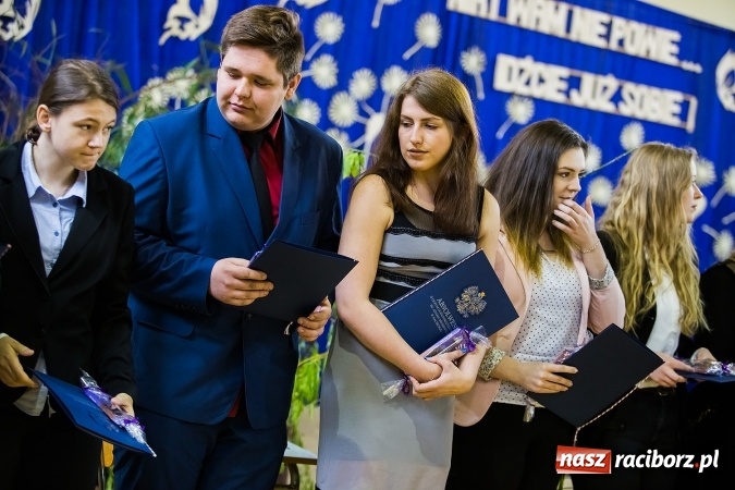 Zdjęcie w galerii na portalu naszraciborz.pl: II LO pożegnało maturzystów. Teraz już tylko egzamin dojrzałości wiadomości z regionu