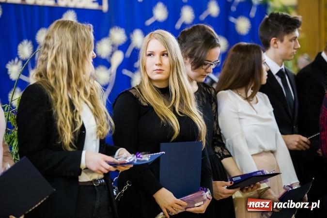 Zdjęcie w galerii na portalu naszraciborz.pl: II LO pożegnało maturzystów. Teraz już tylko egzamin dojrzałości wiadomości z regionu