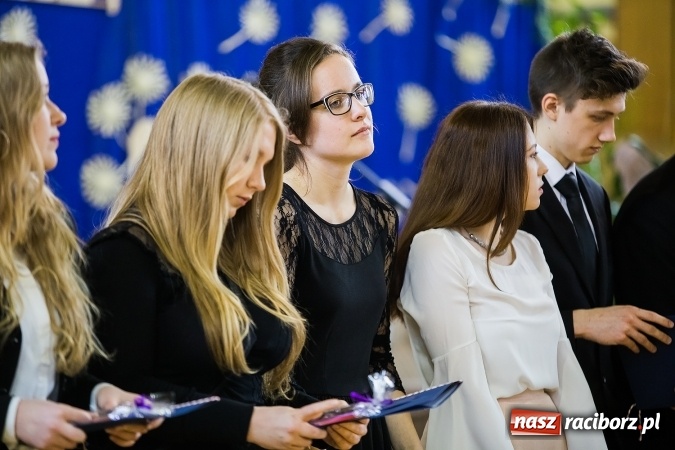 Zdjęcie w galerii na portalu naszraciborz.pl: II LO pożegnało maturzystów. Teraz już tylko egzamin dojrzałości wiadomości z regionu