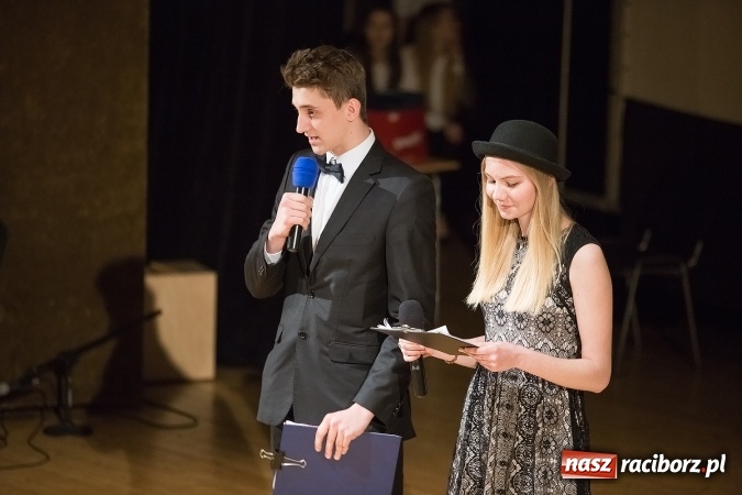 Zdjęcie w galerii na portalu naszraciborz.pl: Pożegnania nadszedł czas. Rozdanie świadectw maturzystom w I LO i Liceum Plastycznym wiadomości z regionu