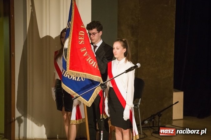 Zdjęcie w galerii na portalu naszraciborz.pl: Pożegnania nadszedł czas. Rozdanie świadectw maturzystom w I LO i Liceum Plastycznym wiadomości z regionu