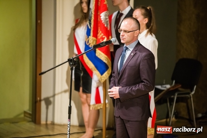 Zdjęcie w galerii na portalu naszraciborz.pl: Pożegnania nadszedł czas. Rozdanie świadectw maturzystom w I LO i Liceum Plastycznym wiadomości z regionu