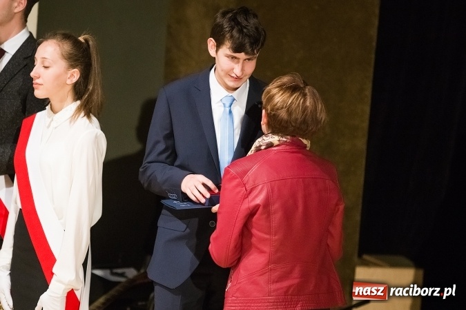 Zdjęcie w galerii na portalu naszraciborz.pl: Pożegnania nadszedł czas. Rozdanie świadectw maturzystom w I LO i Liceum Plastycznym wiadomości z regionu