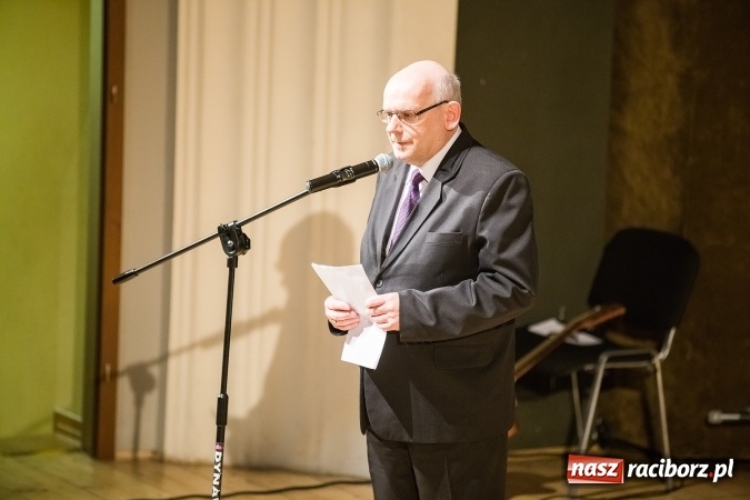 Zdjęcie w galerii na portalu naszraciborz.pl: Pożegnania nadszedł czas. Rozdanie świadectw maturzystom w I LO i Liceum Plastycznym wiadomości z regionu