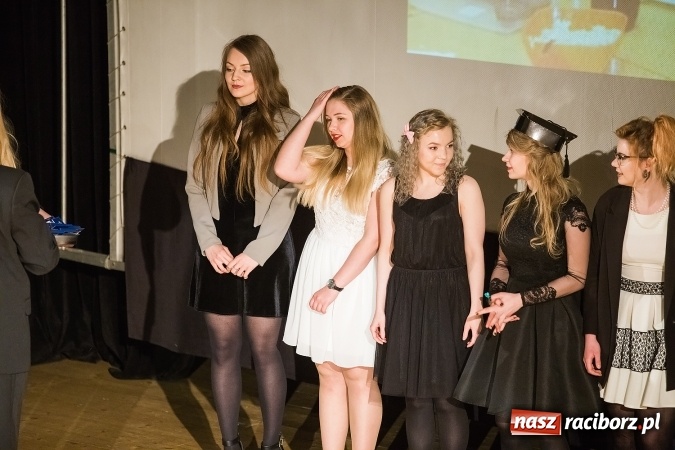 Zdjęcie w galerii na portalu naszraciborz.pl: Pożegnania nadszedł czas. Rozdanie świadectw maturzystom w I LO i Liceum Plastycznym wiadomości z regionu