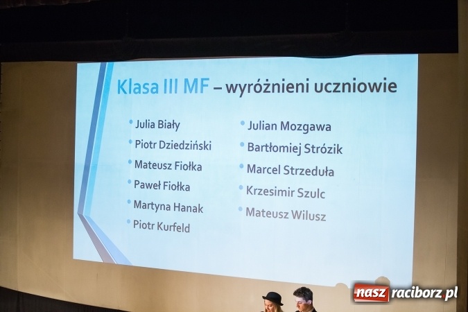 Zdjęcie w galerii na portalu naszraciborz.pl: Pożegnania nadszedł czas. Rozdanie świadectw maturzystom w I LO i Liceum Plastycznym wiadomości z regionu