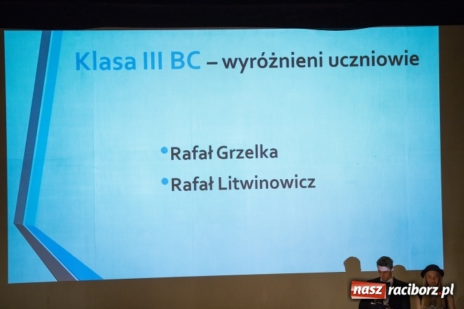 Zdjęcie w galerii na portalu naszraciborz.pl: Pożegnania nadszedł czas. Rozdanie świadectw maturzystom w I LO i Liceum Plastycznym wiadomości z regionu