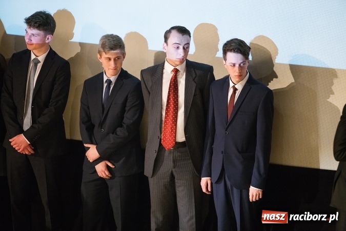 Zdjęcie w galerii na portalu naszraciborz.pl: Pożegnania nadszedł czas. Rozdanie świadectw maturzystom w I LO i Liceum Plastycznym wiadomości z regionu