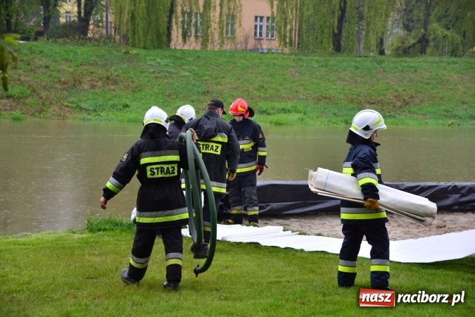 Zdjęcie w galerii na portalu naszraciborz.pl: W piątek rano przez Racibórz przejdzie kulminacyjna fala powodziowa. Plaży grozi zalanie! wiadomości z regionu