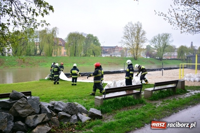 Zdjęcie w galerii na portalu naszraciborz.pl: W piątek rano przez Racibórz przejdzie kulminacyjna fala powodziowa. Plaży grozi zalanie! wiadomości z regionu