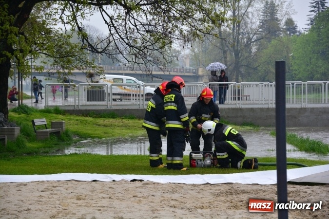 Zdjęcie w galerii na portalu naszraciborz.pl: W piątek rano przez Racibórz przejdzie kulminacyjna fala powodziowa. Plaży grozi zalanie! wiadomości z regionu