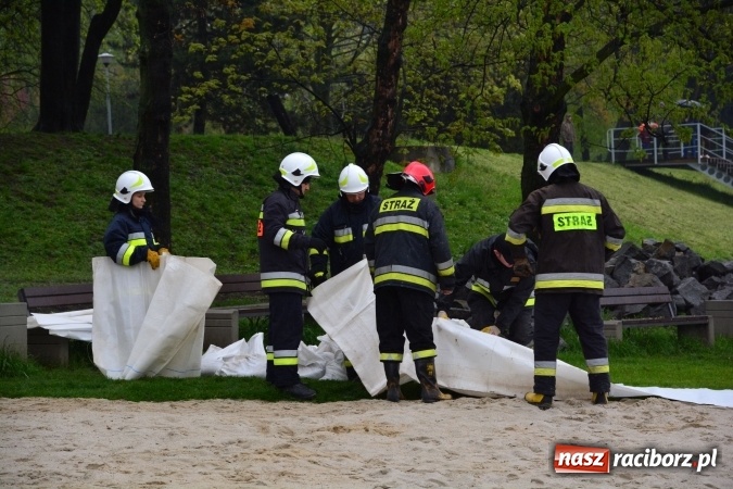 Zdjęcie w galerii na portalu naszraciborz.pl: W piątek rano przez Racibórz przejdzie kulminacyjna fala powodziowa. Plaży grozi zalanie! wiadomości z regionu