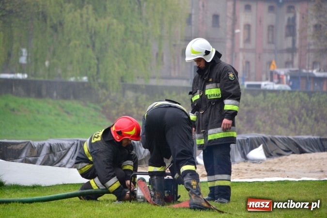 Zdjęcie w galerii na portalu naszraciborz.pl: W piątek rano przez Racibórz przejdzie kulminacyjna fala powodziowa. Plaży grozi zalanie! wiadomości z regionu
