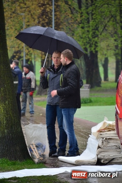 Zdjęcie w galerii na portalu naszraciborz.pl: W piątek rano przez Racibórz przejdzie kulminacyjna fala powodziowa. Plaży grozi zalanie! wiadomości z regionu