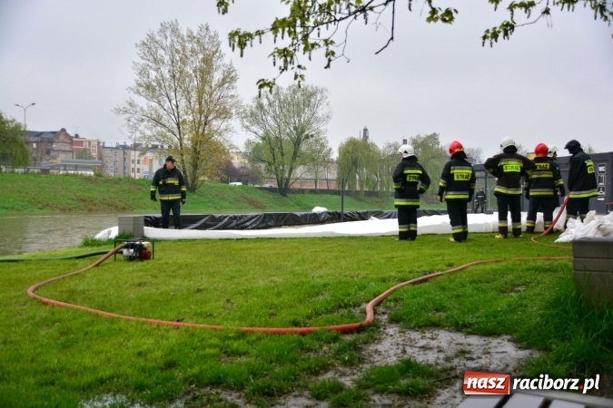 Zdjęcie w galerii na portalu naszraciborz.pl: W piątek rano przez Racibórz przejdzie kulminacyjna fala powodziowa. Plaży grozi zalanie! wiadomości z regionu
