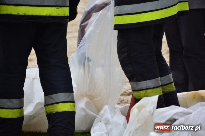 Zdjęcie w galerii na portalu naszraciborz.pl: W piątek rano przez Racibórz przejdzie kulminacyjna fala powodziowa. Plaży grozi zalanie! wiadomości z regionu