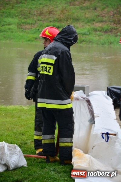 Zdjęcie w galerii na portalu naszraciborz.pl: W piątek rano przez Racibórz przejdzie kulminacyjna fala powodziowa. Plaży grozi zalanie! wiadomości z regionu