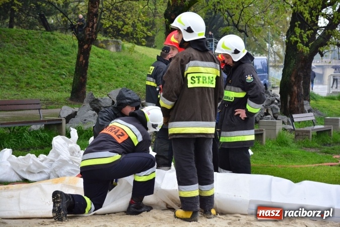 Zdjęcie w galerii na portalu naszraciborz.pl: W piątek rano przez Racibórz przejdzie kulminacyjna fala powodziowa. Plaży grozi zalanie! wiadomości z regionu
