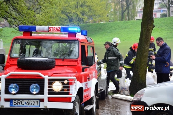 Zdjęcie w galerii na portalu naszraciborz.pl: W piątek rano przez Racibórz przejdzie kulminacyjna fala powodziowa. Plaży grozi zalanie! wiadomości z regionu