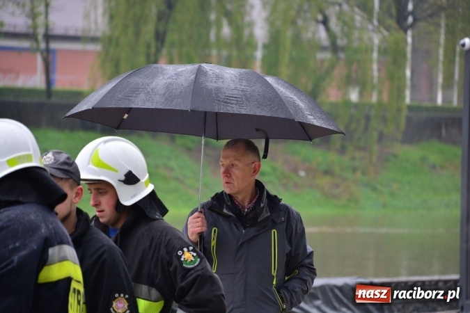 Zdjęcie w galerii na portalu naszraciborz.pl: W piątek rano przez Racibórz przejdzie kulminacyjna fala powodziowa. Plaży grozi zalanie! wiadomości z regionu