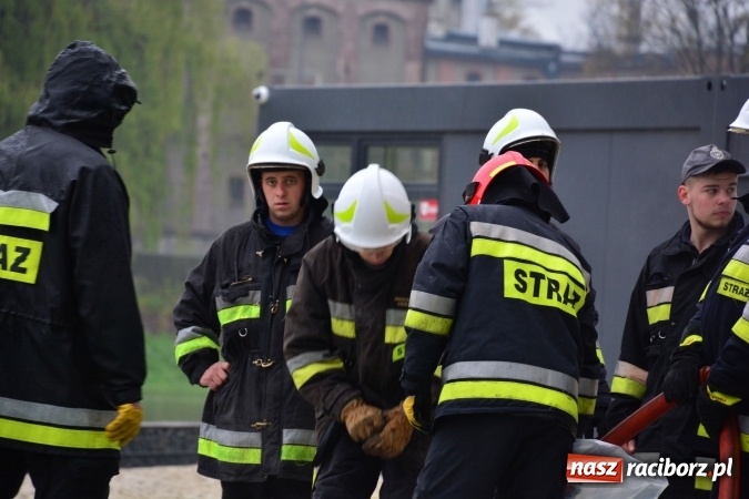 Zdjęcie w galerii na portalu naszraciborz.pl: W piątek rano przez Racibórz przejdzie kulminacyjna fala powodziowa. Plaży grozi zalanie! wiadomości z regionu