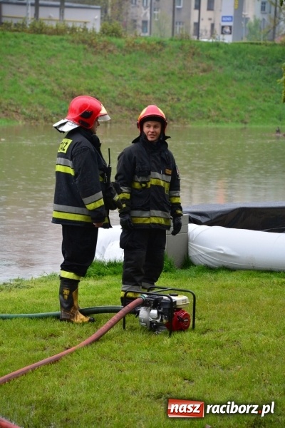 Zdjęcie w galerii na portalu naszraciborz.pl: W piątek rano przez Racibórz przejdzie kulminacyjna fala powodziowa. Plaży grozi zalanie! wiadomości z regionu
