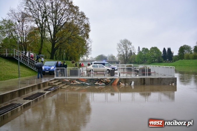Zdjęcie w galerii na portalu naszraciborz.pl: W piątek rano przez Racibórz przejdzie kulminacyjna fala powodziowa. Plaży grozi zalanie! wiadomości z regionu