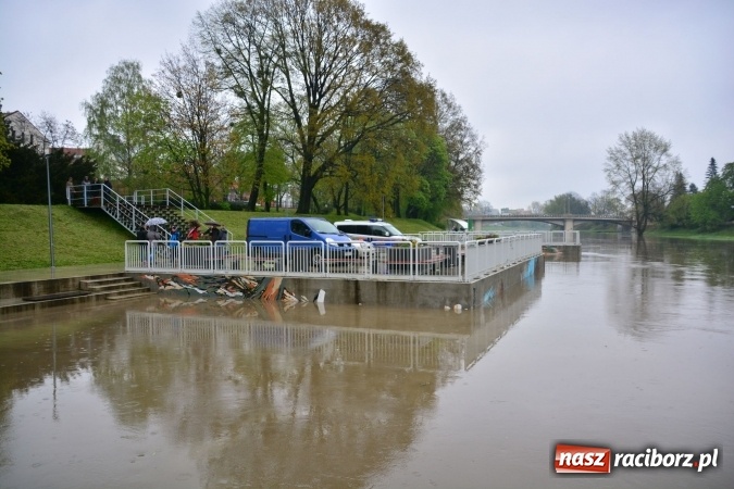 Zdjęcie w galerii na portalu naszraciborz.pl: W piątek rano przez Racibórz przejdzie kulminacyjna fala powodziowa. Plaży grozi zalanie! wiadomości z regionu