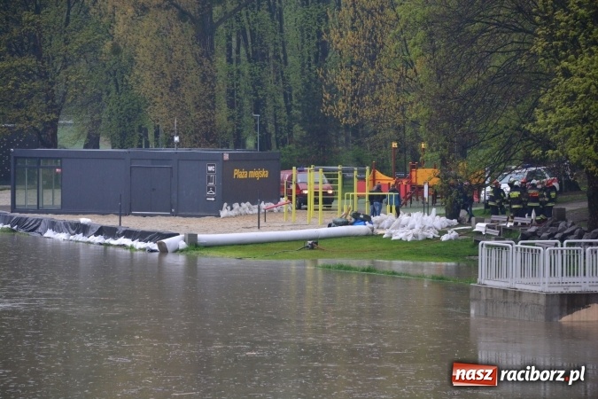 Zdjęcie w galerii na portalu naszraciborz.pl: W piątek rano przez Racibórz przejdzie kulminacyjna fala powodziowa. Plaży grozi zalanie! wiadomości z regionu