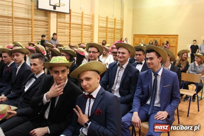 Zdjęcie w galerii na portalu naszraciborz.pl: ZSOMS Racibórz pożegnał swoich maturzystów  wiadomości z regionu