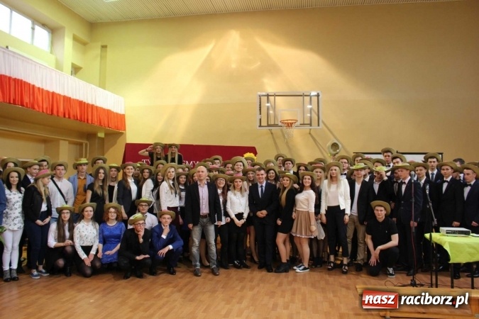 Zdjęcie w galerii na portalu naszraciborz.pl: ZSOMS Racibórz pożegnał swoich maturzystów  wiadomości z regionu