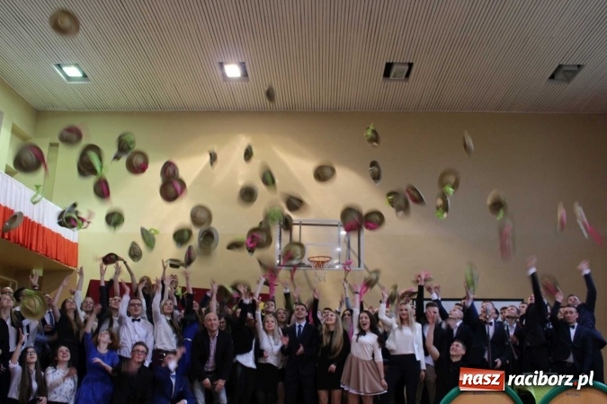 Zdjęcie w galerii na portalu naszraciborz.pl: ZSOMS Racibórz pożegnał swoich maturzystów  wiadomości z regionu