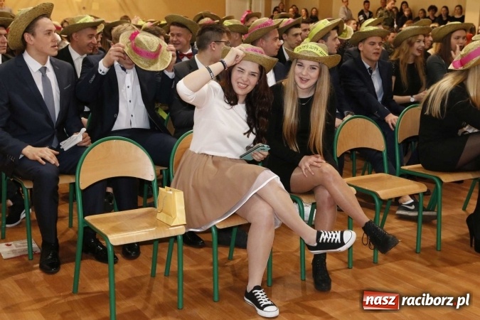 Zdjęcie w galerii na portalu naszraciborz.pl: ZSOMS Racibórz pożegnał swoich maturzystów  wiadomości z regionu