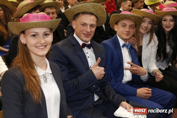 Zdjęcie w galerii na portalu naszraciborz.pl: ZSOMS Racibórz pożegnał swoich maturzystów  wiadomości z regionu
