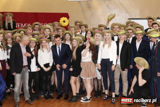 Zdjęcie w galerii na portalu naszraciborz.pl: ZSOMS Racibórz pożegnał swoich maturzystów  wiadomości z regionu