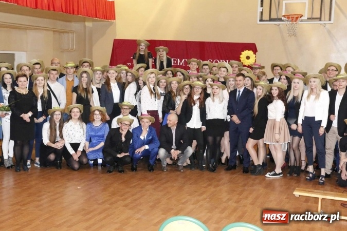 Zdjęcie w galerii na portalu naszraciborz.pl: ZSOMS Racibórz pożegnał swoich maturzystów  wiadomości z regionu
