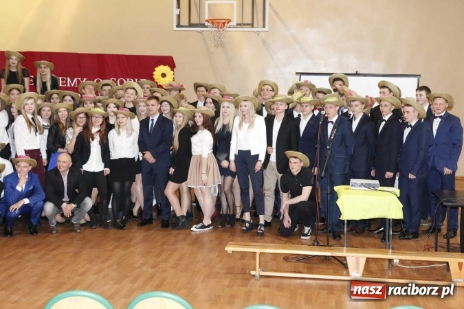 Zdjęcie w galerii na portalu naszraciborz.pl: ZSOMS Racibórz pożegnał swoich maturzystów  wiadomości z regionu