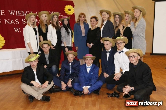 Zdjęcie w galerii na portalu naszraciborz.pl: ZSOMS Racibórz pożegnał swoich maturzystów  wiadomości z regionu