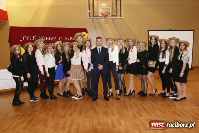 Zdjęcie w galerii na portalu naszraciborz.pl: ZSOMS Racibórz pożegnał swoich maturzystów  wiadomości z regionu