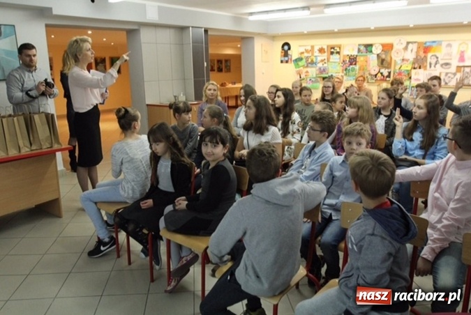 Zdjęcie w galerii na portalu naszraciborz.pl: Eksperyment w obiektywie - konkurs w Szkole na Ostrogu  wiadomości z regionu
