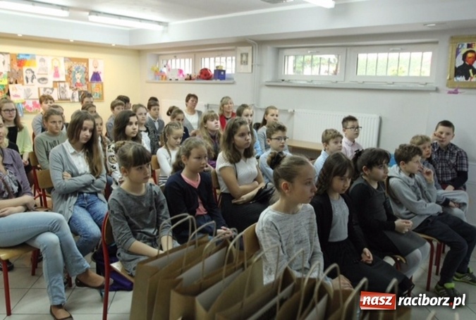 Zdjęcie w galerii na portalu naszraciborz.pl: Eksperyment w obiektywie - konkurs w Szkole na Ostrogu  wiadomości z regionu