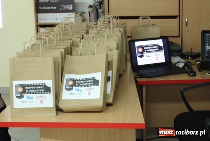 Zdjęcie w galerii na portalu naszraciborz.pl: Eksperyment w obiektywie - konkurs w Szkole na Ostrogu  wiadomości z regionu