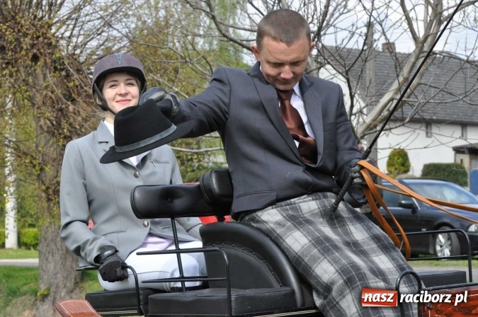 Zdjęcie w galerii na portalu naszraciborz.pl: W Kornicach trwają zawody zaprzęgowe połączone z majówką konną wiadomości z regionu
