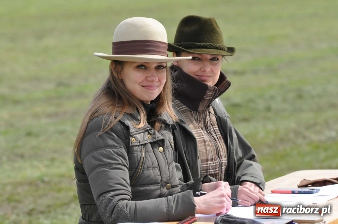 Zdjęcie w galerii na portalu naszraciborz.pl: W Kornicach trwają zawody zaprzęgowe połączone z majówką konną wiadomości z regionu
