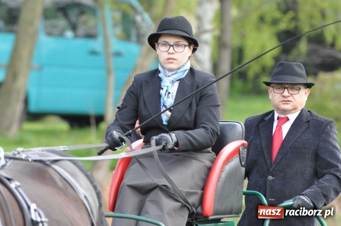 Zdjęcie w galerii na portalu naszraciborz.pl: W Kornicach trwają zawody zaprzęgowe połączone z majówką konną wiadomości z regionu