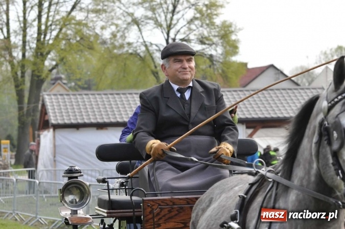 Zdjęcie w galerii na portalu naszraciborz.pl: W Kornicach trwają zawody zaprzęgowe połączone z majówką konną wiadomości z regionu
