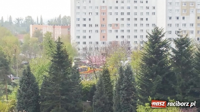 Zdjęcie w galerii na portalu naszraciborz.pl: Prokurator wyjaśni przyczyny zdarzenia z Chorzowskiej. 27-latek z poważnymi obrażeniami głowy przetransportowany do Sosnowca  wiadomości z regionu