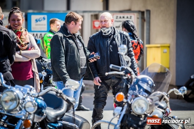 Zdjęcie w galerii na portalu naszraciborz.pl: Inauguracja sezonu motocyklowego w Raciborzu. Przejazd kawalkady trwał 10 minut wiadomości z regionu
